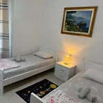 Διαμέρισμα Marinela 2 *